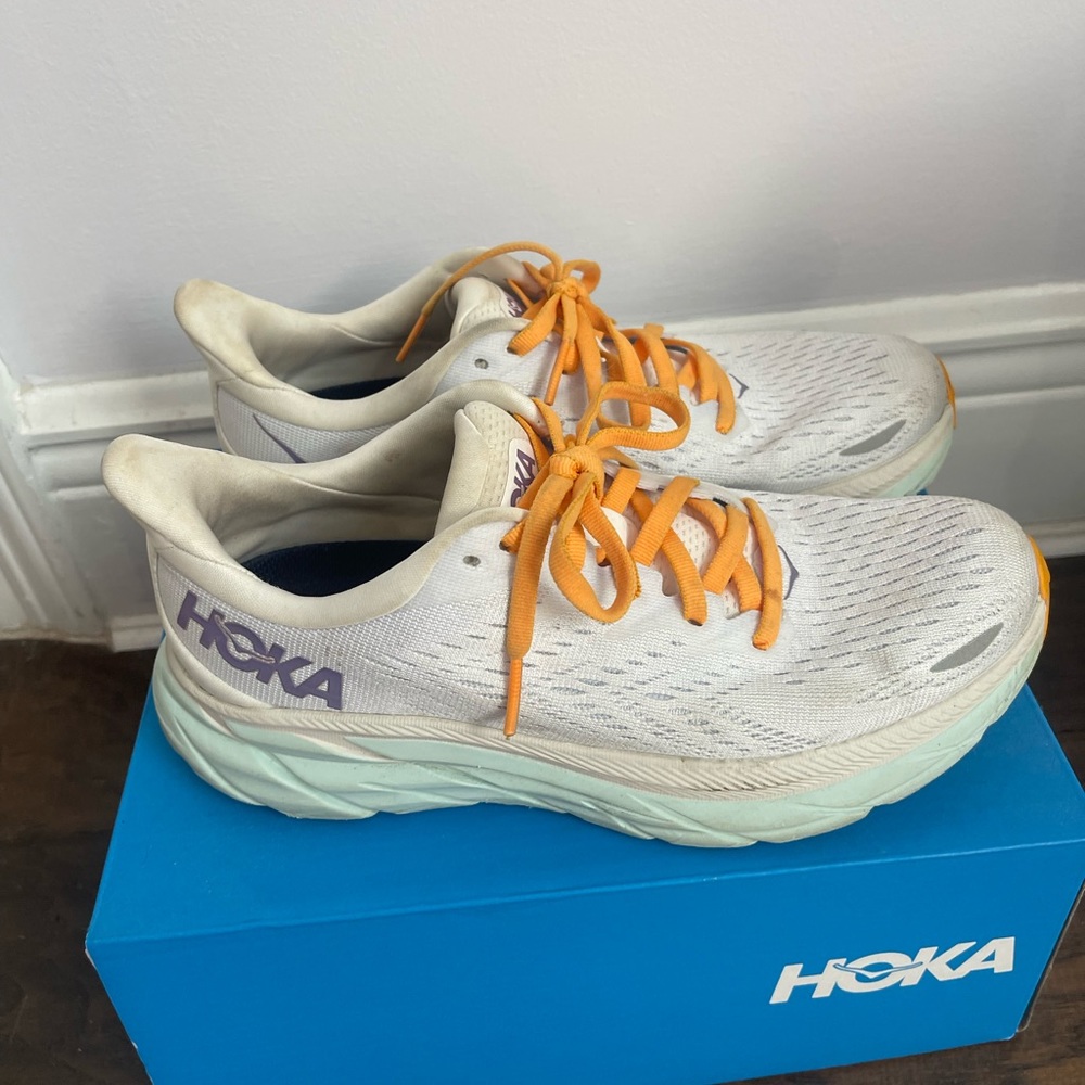 HOKA CLIFTON 8